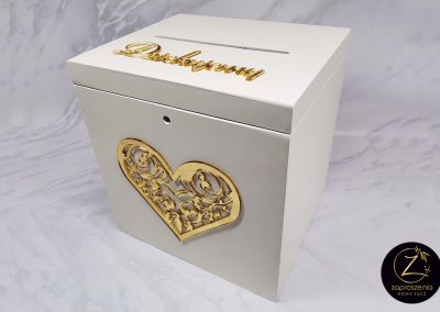 Drewniane pudełko na koperty z lustrzanymi elementami "Serce"